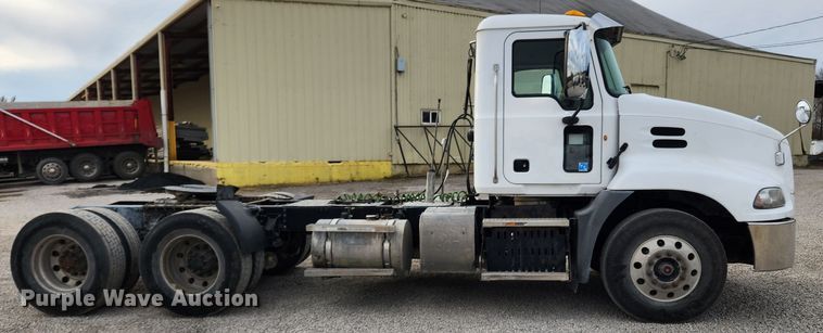 image for item KT9372 2014 Mack CXU613 semi truck