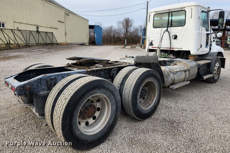 image for item KT9372 2014 Mack CXU613 semi truck