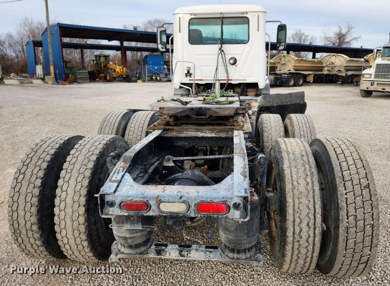 image for item KT9372 2014 Mack CXU613 semi truck