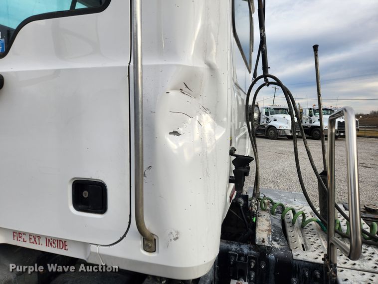 image for item KT9372 2014 Mack CXU613 semi truck