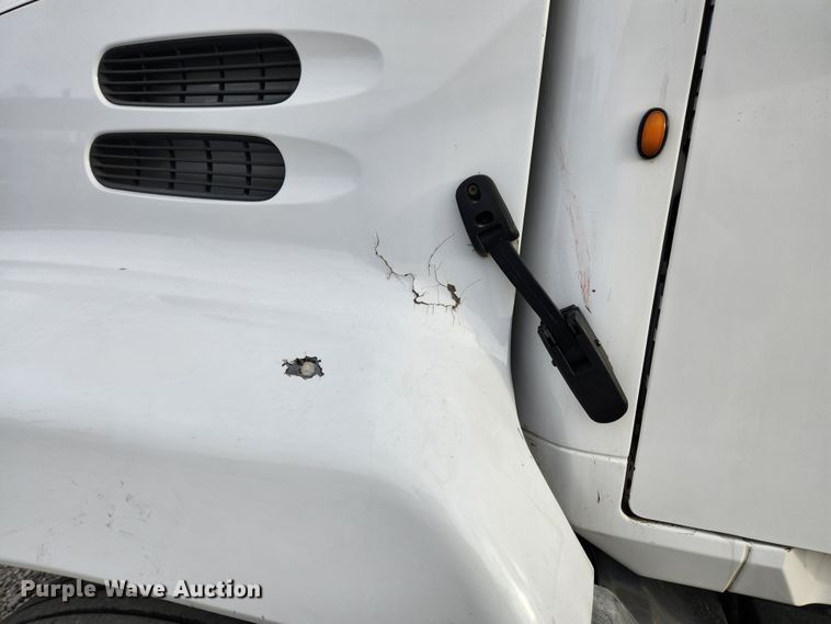 image for item KT9372 2014 Mack CXU613 semi truck