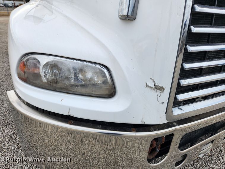 image for item KT9372 2014 Mack CXU613 semi truck