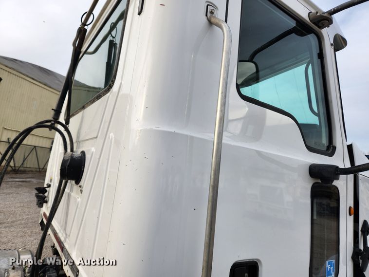 image for item KT9372 2014 Mack CXU613 semi truck