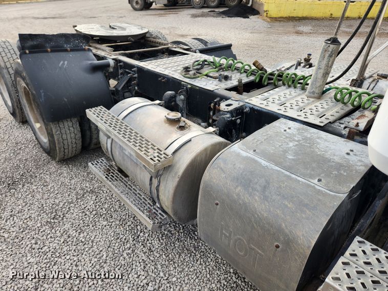 image for item KT9372 2014 Mack CXU613 semi truck