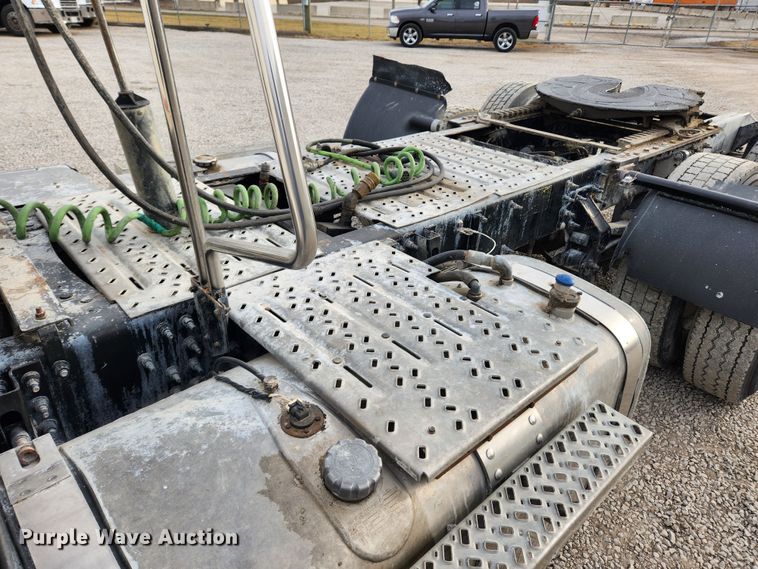 image for item KT9372 2014 Mack CXU613 semi truck