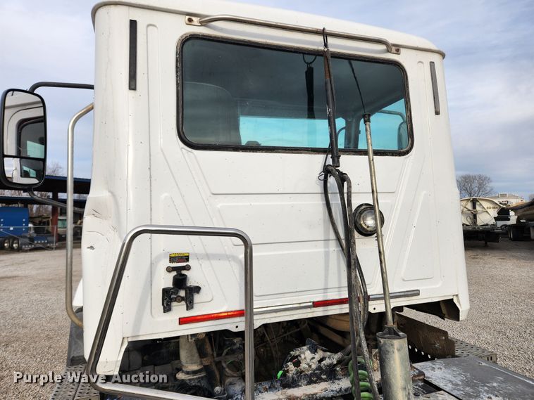 image for item KT9372 2014 Mack CXU613 semi truck