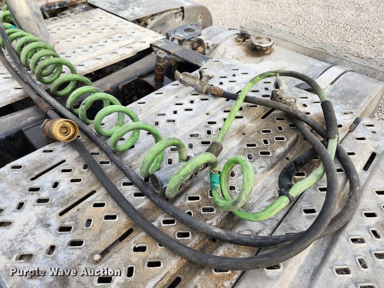 image for item KT9372 2014 Mack CXU613 semi truck