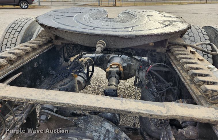 image for item KT9372 2014 Mack CXU613 semi truck