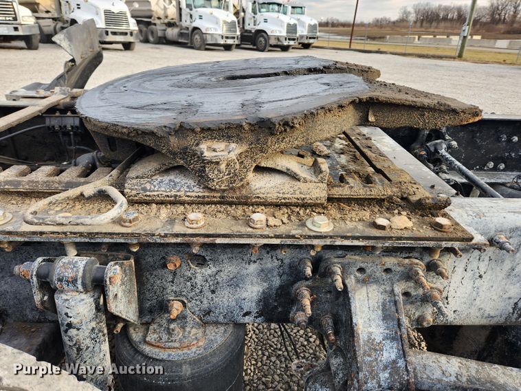 image for item KT9372 2014 Mack CXU613 semi truck