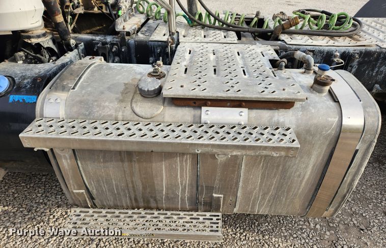 image for item KT9372 2014 Mack CXU613 semi truck