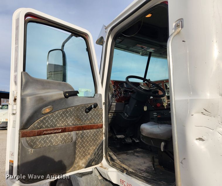 image for item KT9372 2014 Mack CXU613 semi truck