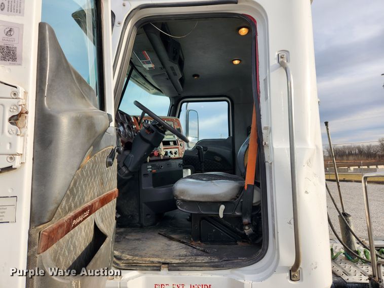 image for item KT9372 2014 Mack CXU613 semi truck