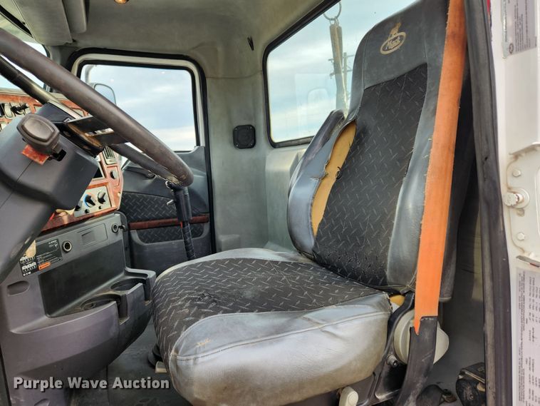 image for item KT9372 2014 Mack CXU613 semi truck