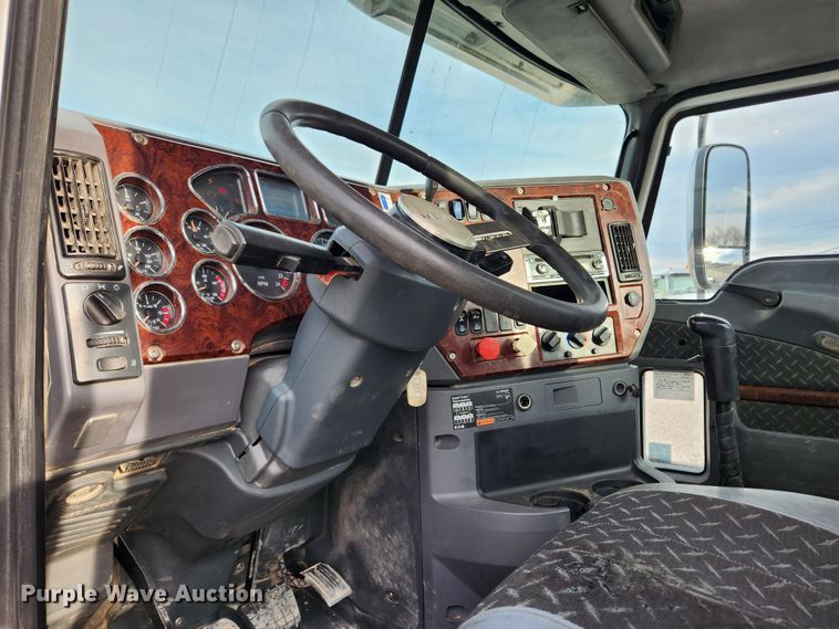 image for item KT9372 2014 Mack CXU613 semi truck