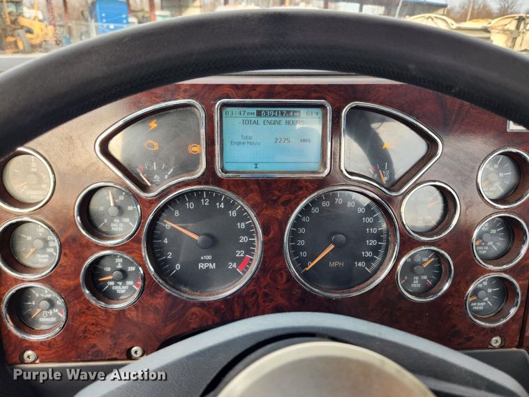 image for item KT9372 2014 Mack CXU613 semi truck