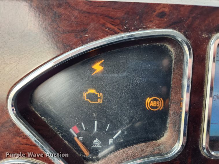 image for item KT9372 2014 Mack CXU613 semi truck