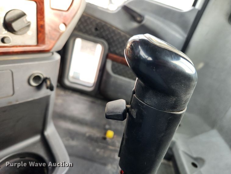 image for item KT9372 2014 Mack CXU613 semi truck