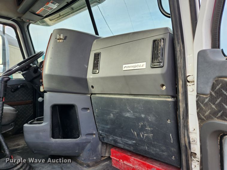 image for item KT9372 2014 Mack CXU613 semi truck