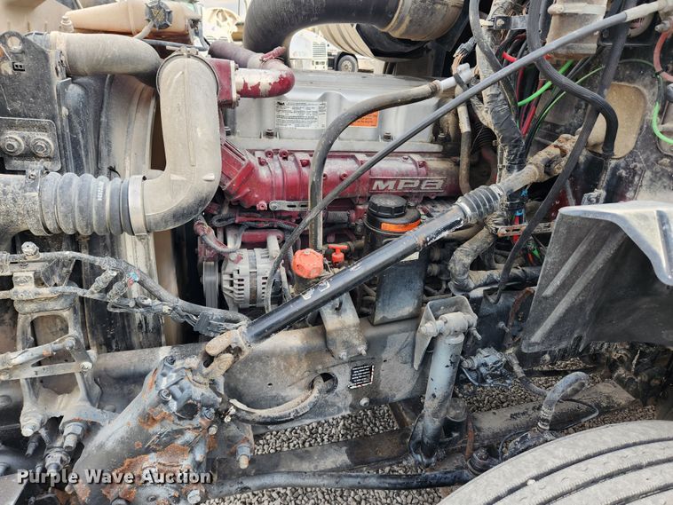 image for item KT9372 2014 Mack CXU613 semi truck