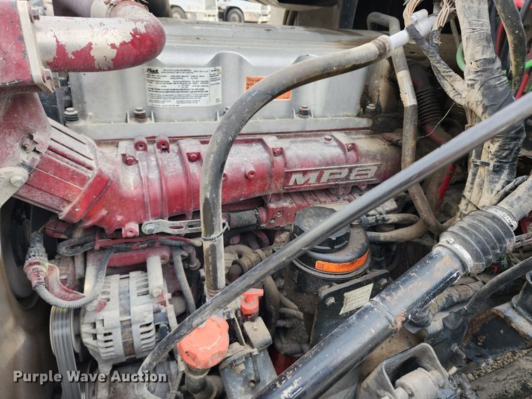 image for item KT9372 2014 Mack CXU613 semi truck