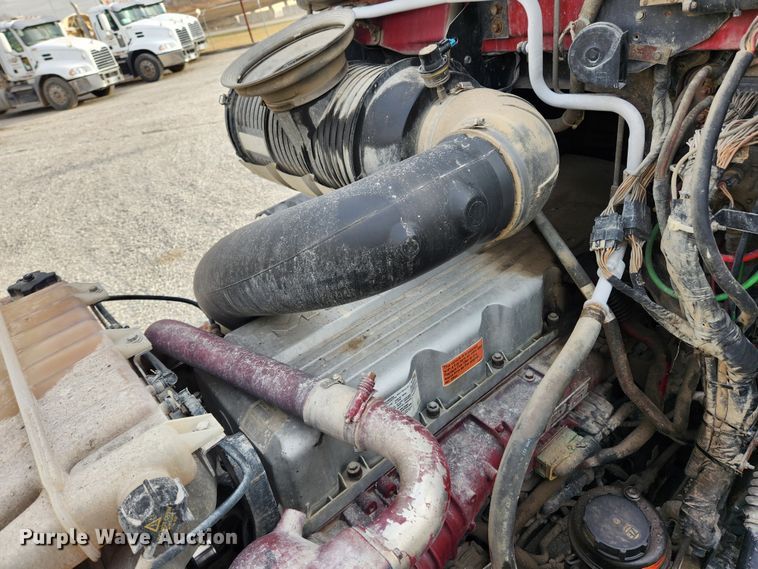 image for item KT9372 2014 Mack CXU613 semi truck