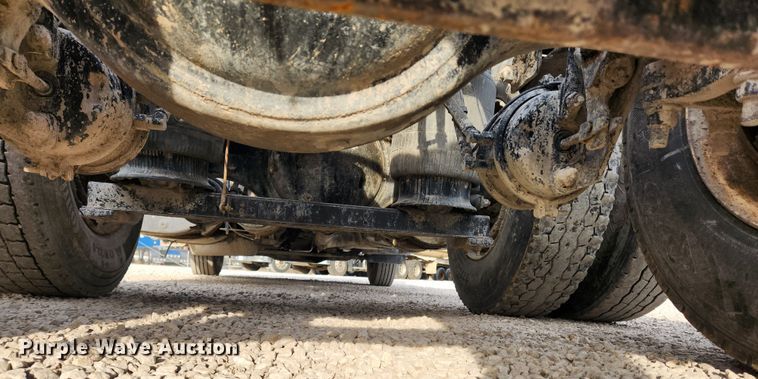 image for item KT9372 2014 Mack CXU613 semi truck