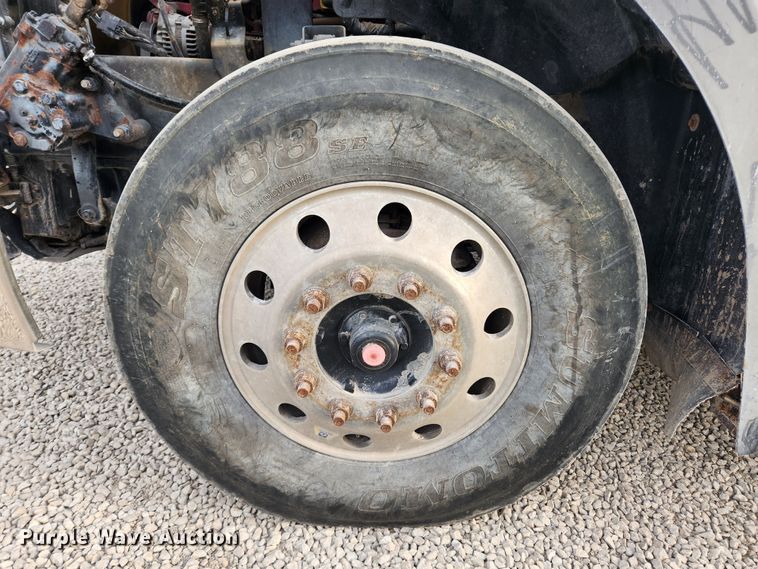 image for item KT9372 2014 Mack CXU613 semi truck