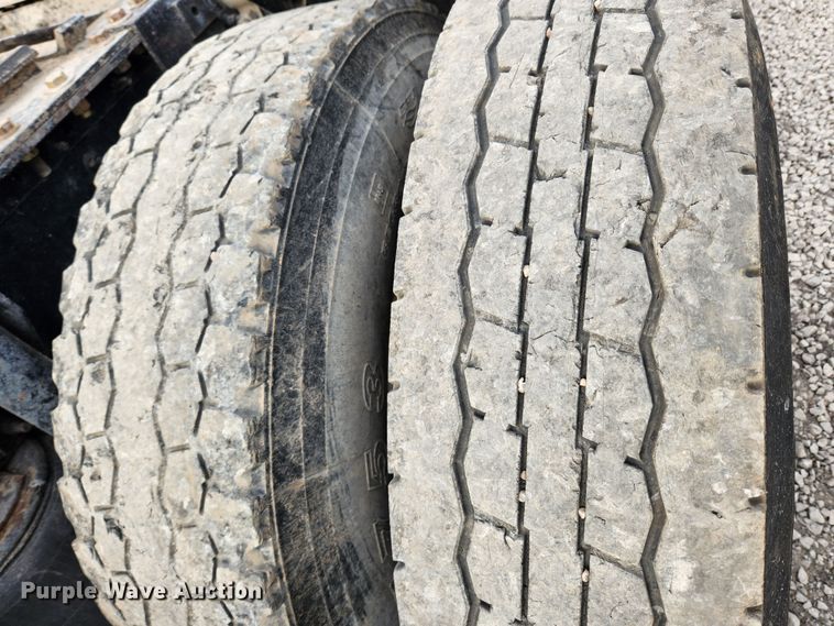 image for item KT9372 2014 Mack CXU613 semi truck