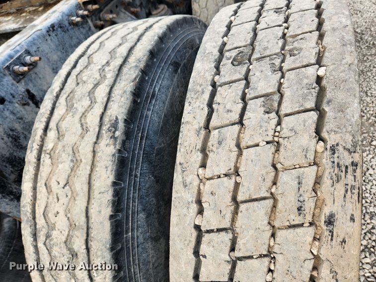 image for item KT9372 2014 Mack CXU613 semi truck