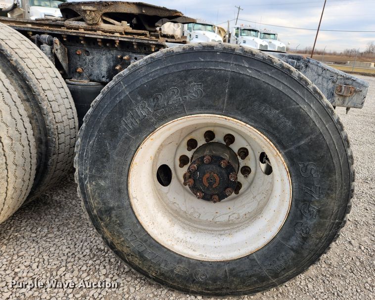 image for item KT9372 2014 Mack CXU613 semi truck