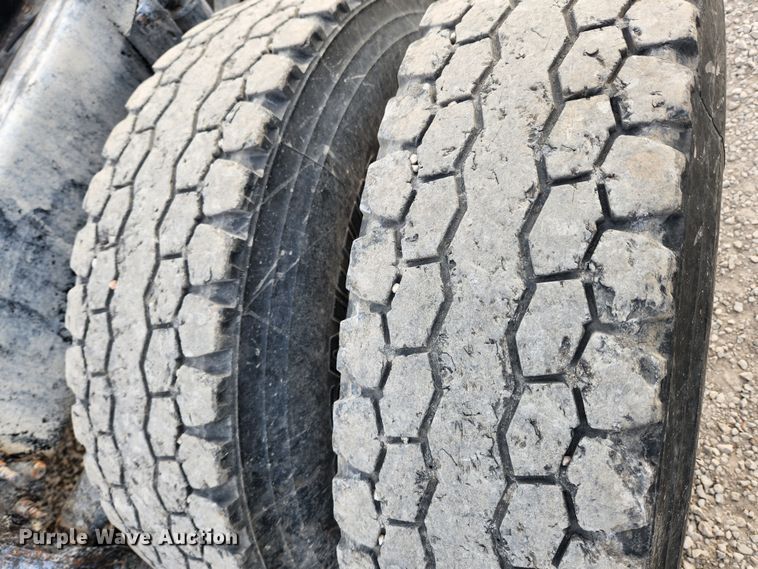 image for item KT9372 2014 Mack CXU613 semi truck