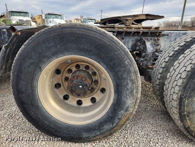 image for item KT9372 2014 Mack CXU613 semi truck