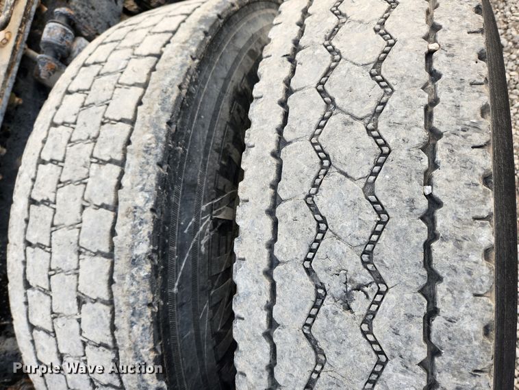 image for item KT9372 2014 Mack CXU613 semi truck