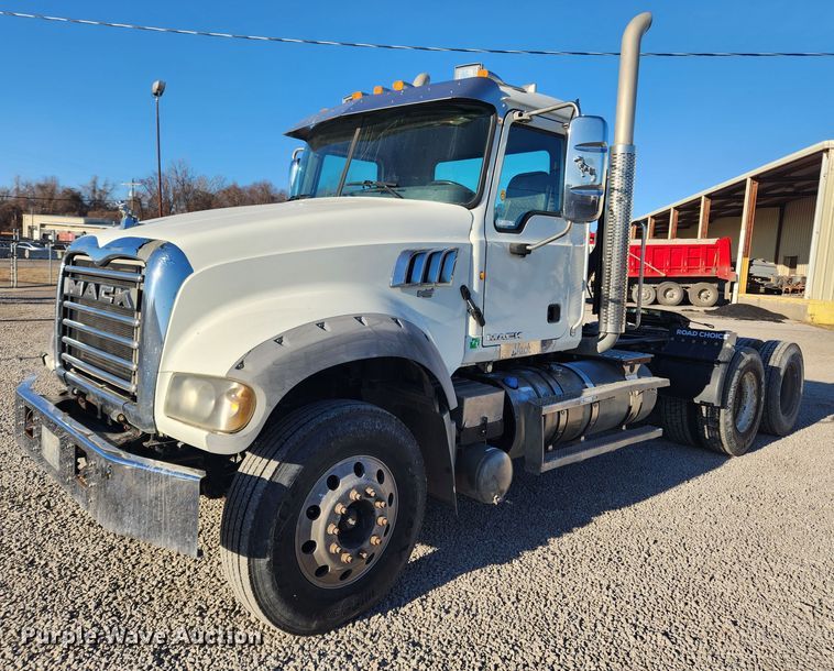 image for item KT9385 2012 Mack GU713 semi truck