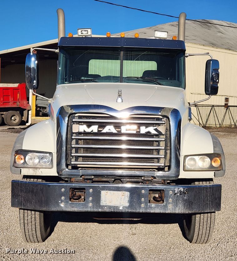 image for item KT9385 2012 Mack GU713 semi truck