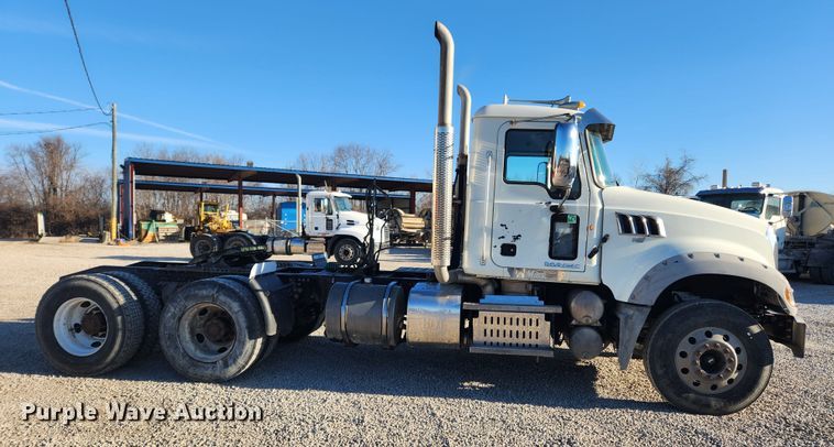 image for item KT9385 2012 Mack GU713 semi truck