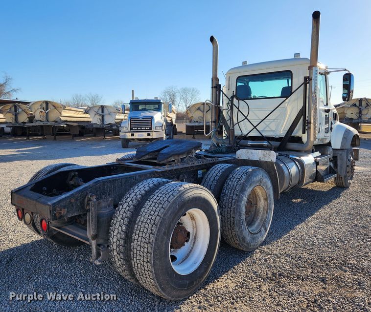 image for item KT9385 2012 Mack GU713 semi truck