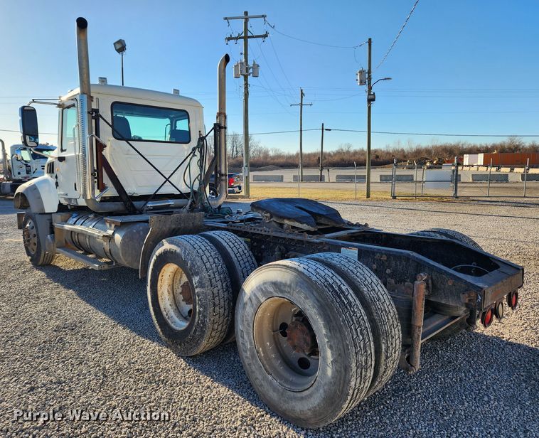 image for item KT9385 2012 Mack GU713 semi truck