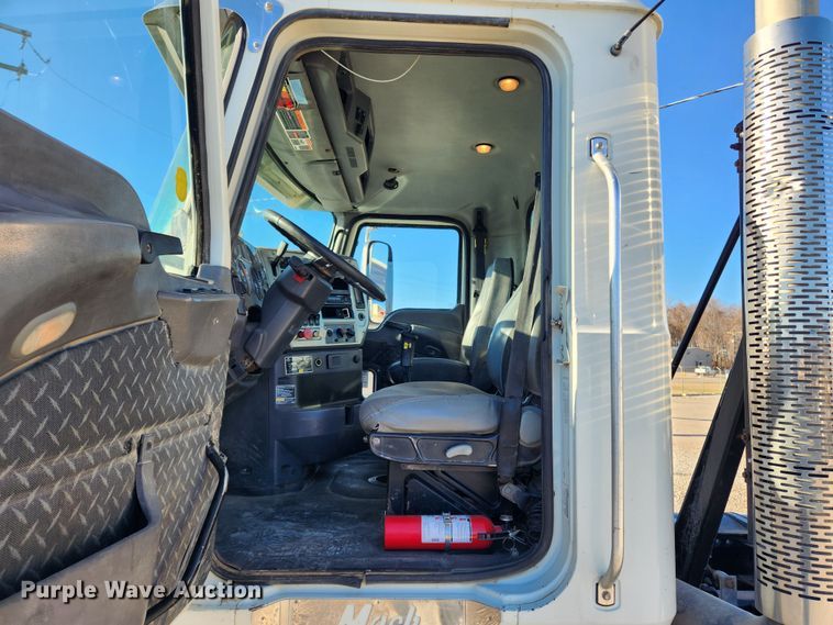 image for item KT9385 2012 Mack GU713 semi truck