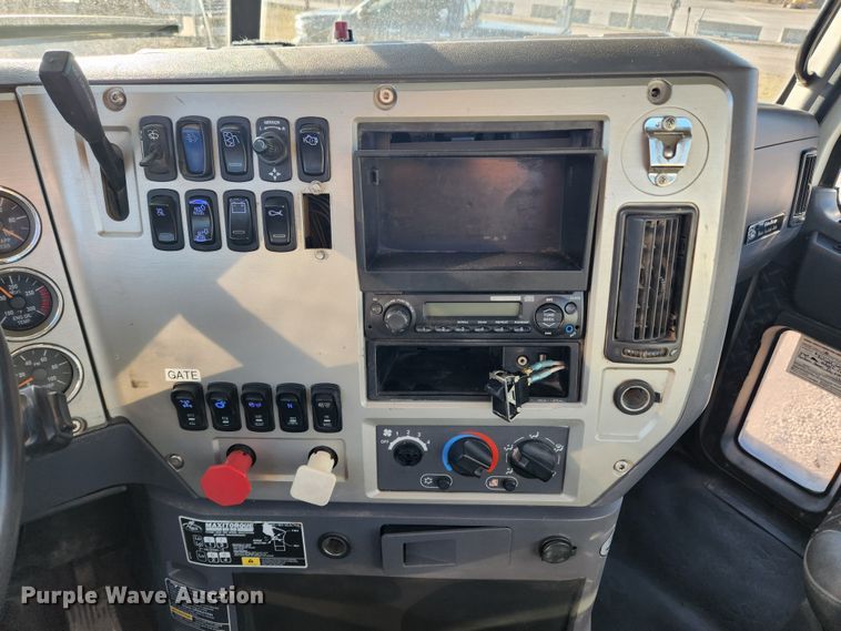 image for item KT9385 2012 Mack GU713 semi truck