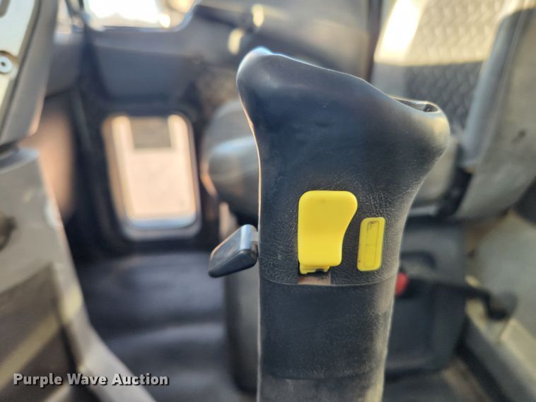 image for item KT9385 2012 Mack GU713 semi truck