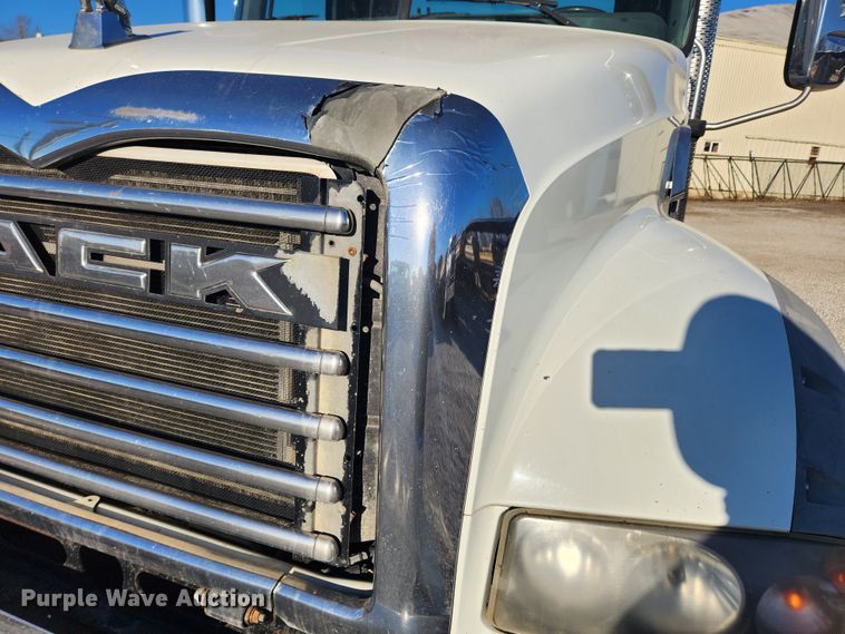 image for item KT9385 2012 Mack GU713 semi truck