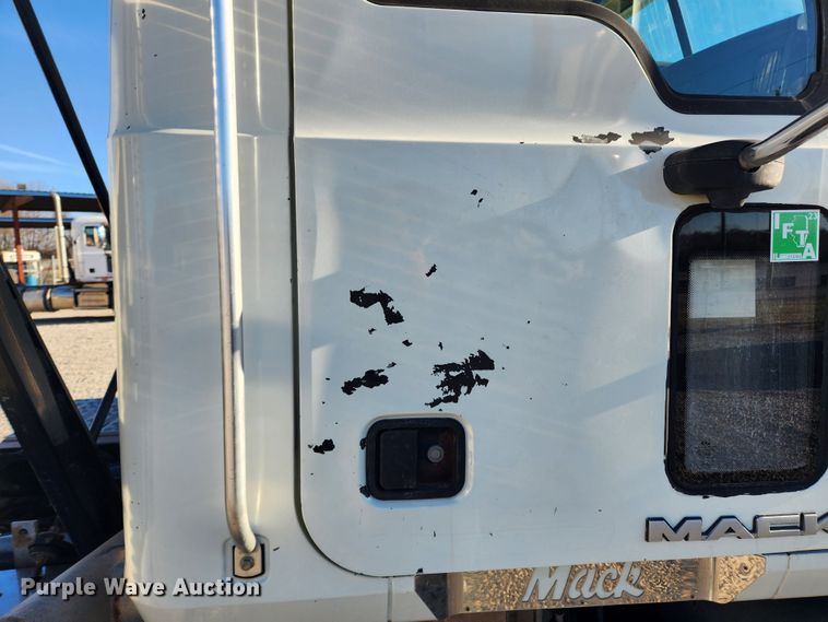 image for item KT9385 2012 Mack GU713 semi truck