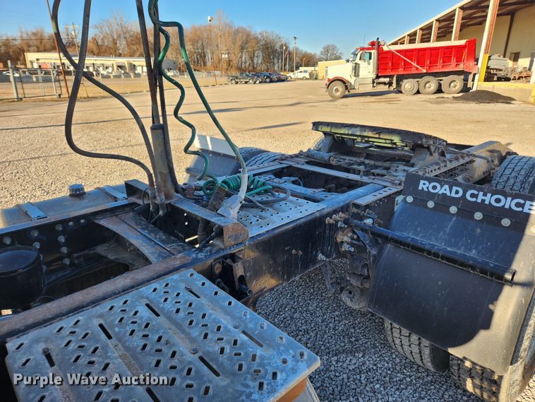 image for item KT9385 2012 Mack GU713 semi truck