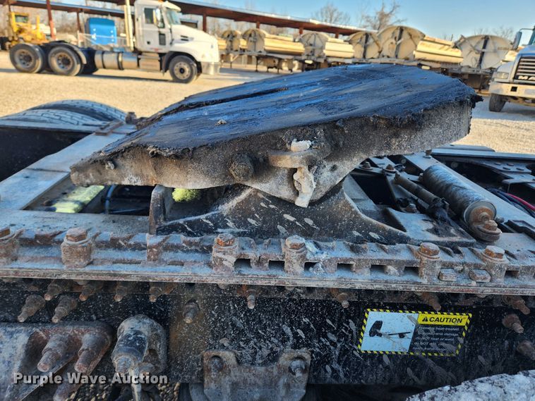 image for item KT9385 2012 Mack GU713 semi truck