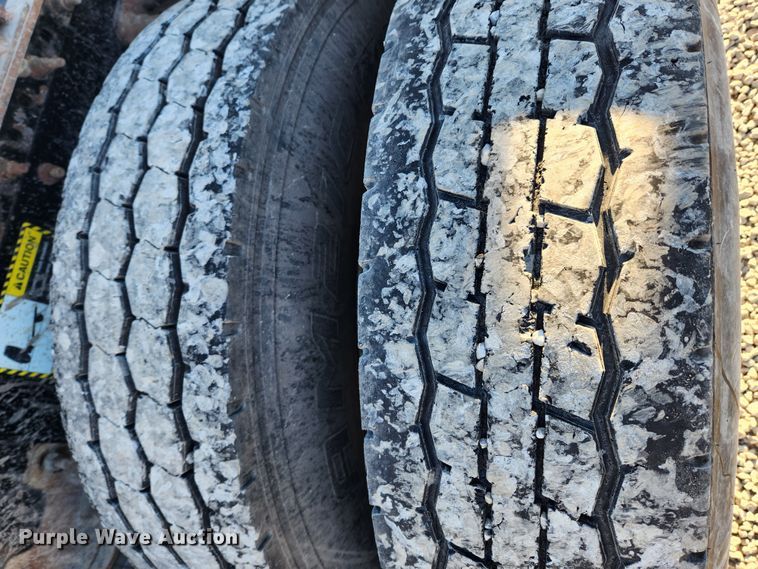 image for item KT9385 2012 Mack GU713 semi truck