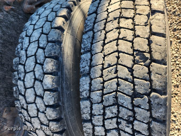 image for item KT9385 2012 Mack GU713 semi truck