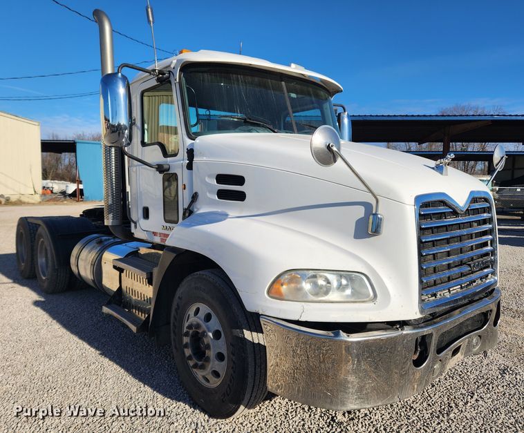 image for item KT9386 2013 Mack CXU613 semi truck