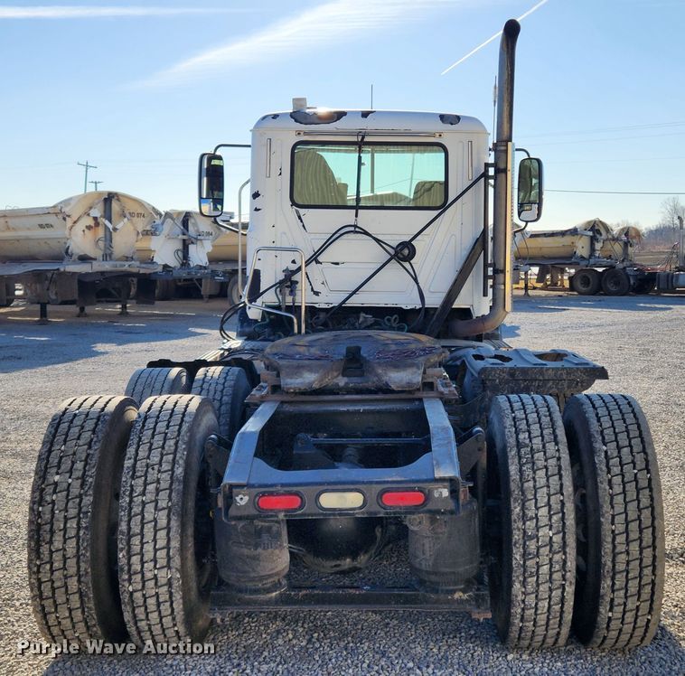 image for item KT9386 2013 Mack CXU613 semi truck