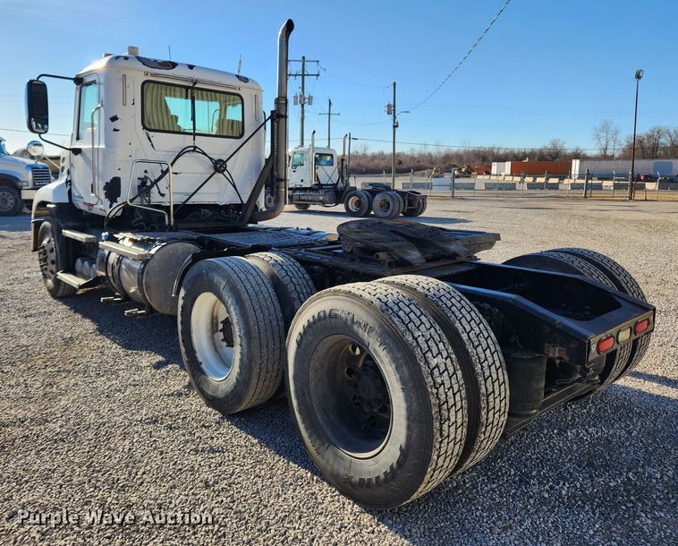 image for item KT9386 2013 Mack CXU613 semi truck